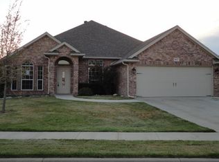 4012 Palomino Dr, Benbrook, TX 76116