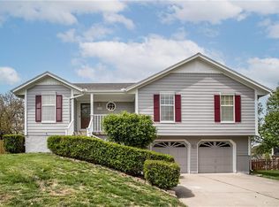 4005 NW Hidden Pointe Dr, Blue Springs, MO 64015
