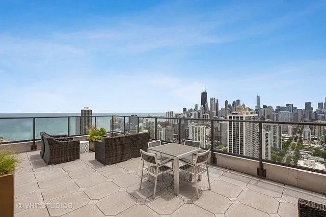 1660 N La Salle Dr #2405 — Photo 23