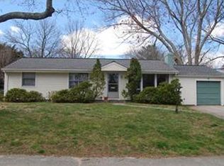 25 Larchmont Rd, Warwick, RI 02886