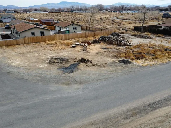 1 Smoke Tree Ln, Yerington, NV 89447