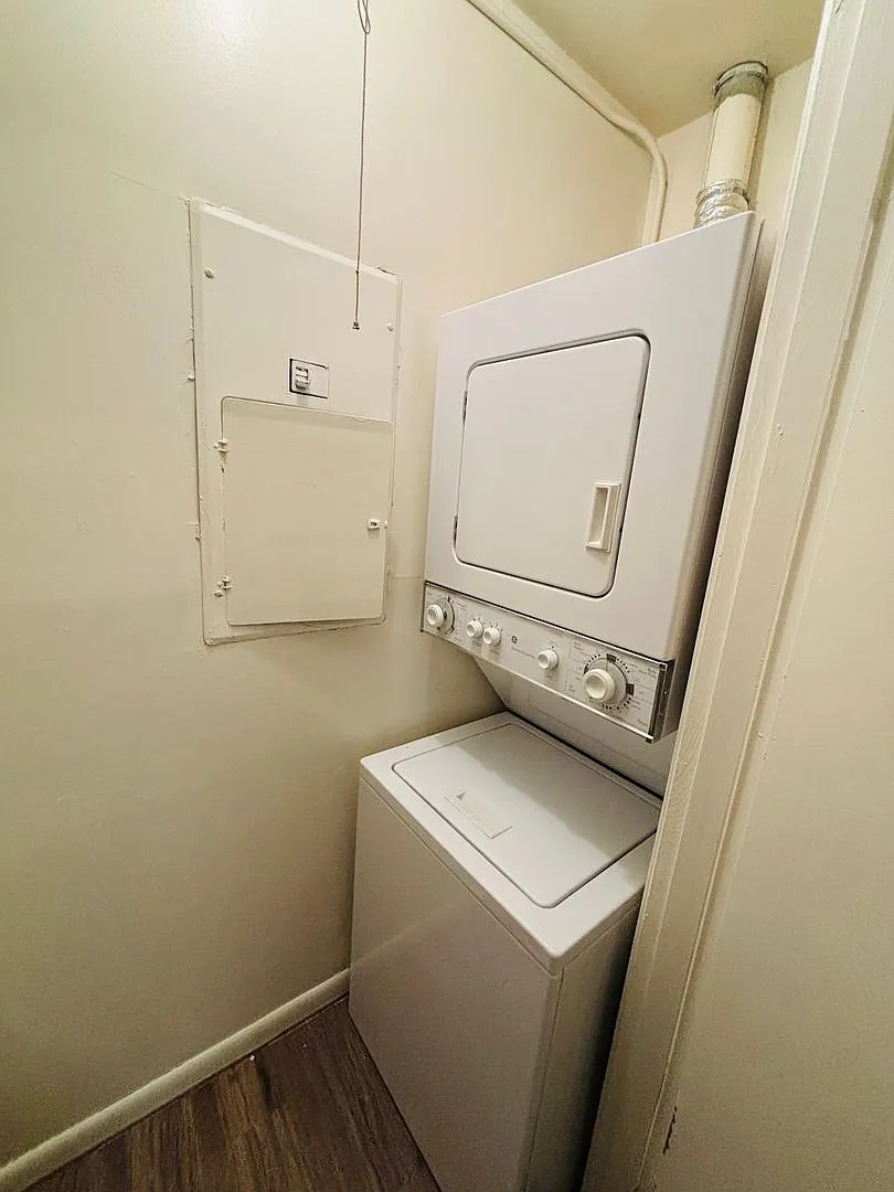 2 Bedroom 1 Bathroom Condo — Photo 4