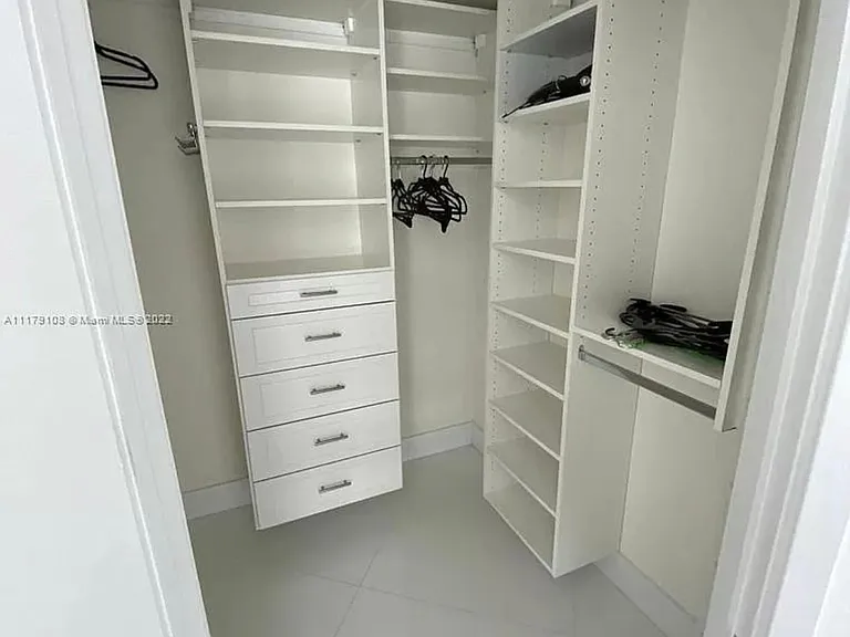 Sunny Isles Blvd — Photo 10