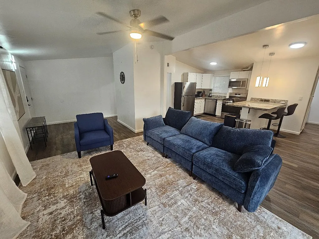 Fully Furnished Room for Rent | Private Smart-Lock Bedroom | Shared Bathroom | All Utilities Incl... — Photo 4