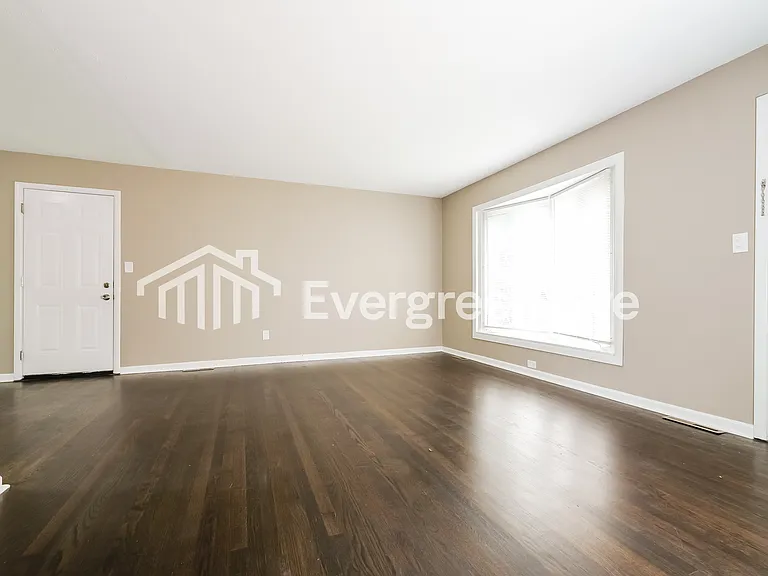 3404 N Pleasant St — Photo 2