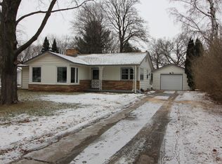 1012 Sunnyslope Dr, Hartland, WI 53029