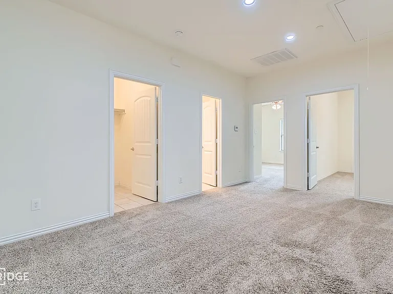 1349 Lake Crest Ln — Photo 9