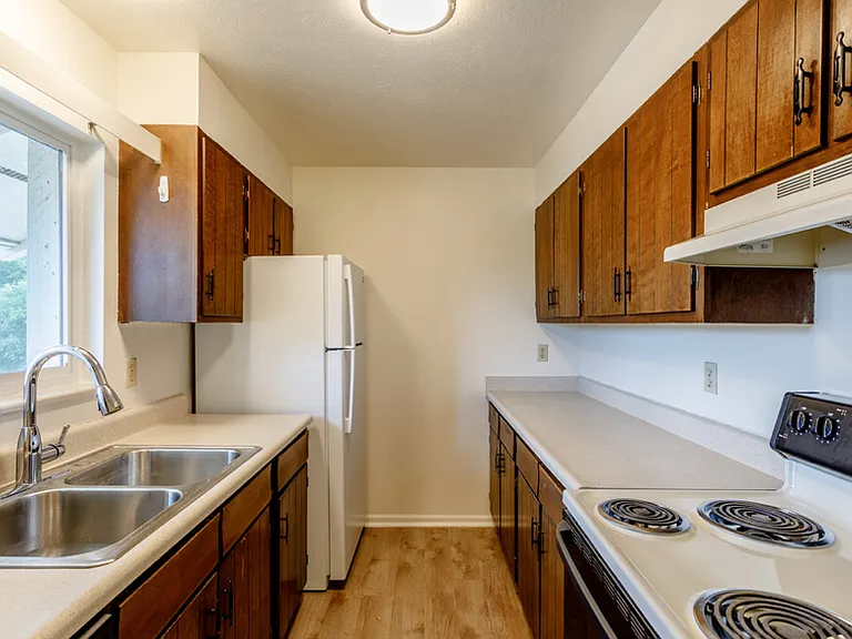 Glenwood Court Village — Photo 11