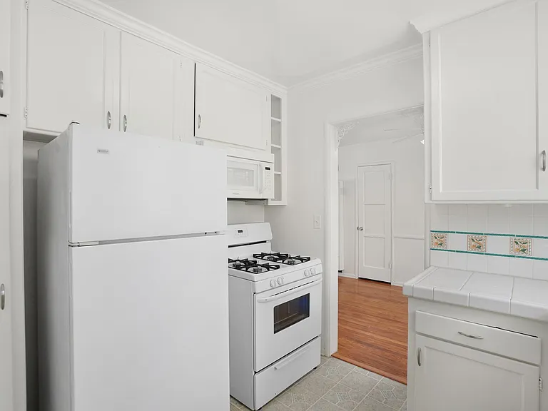 421 San Vicente Apartments — Photo 27