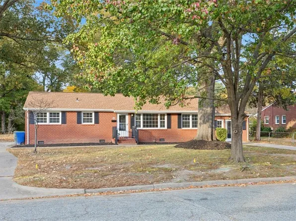 29 Lyliston Ln, Newport News, VA 23601