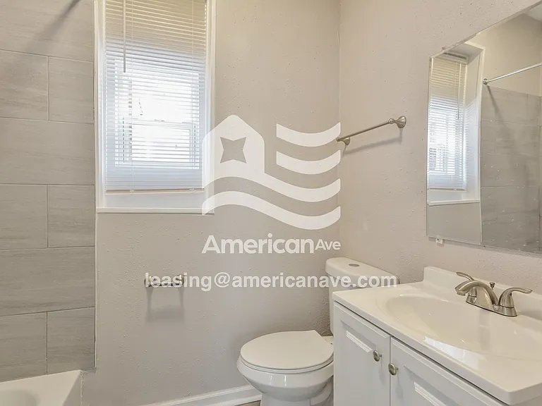 1348885_011_wm_-_main_bathroom_13448153.jpg
