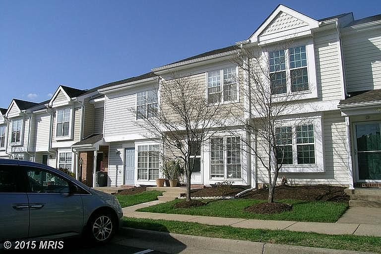 1st image of 134 Saint Charles Sq