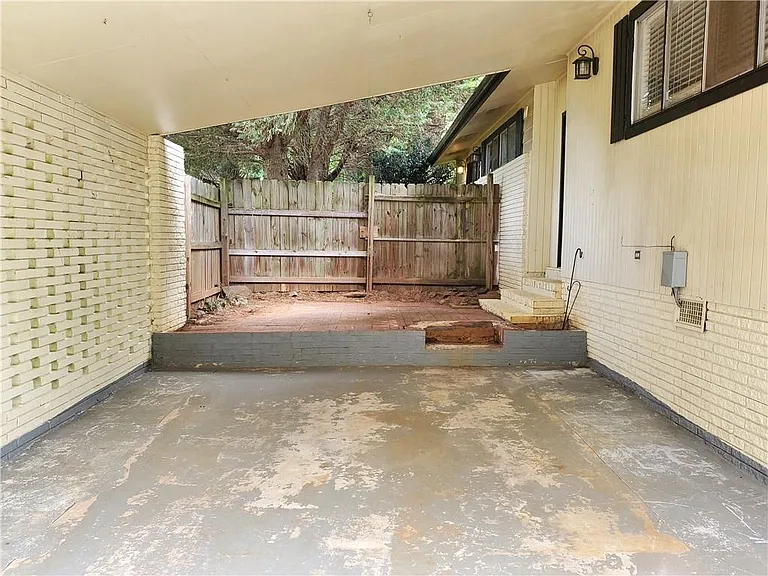 931 Auburn Rd — Photo 3