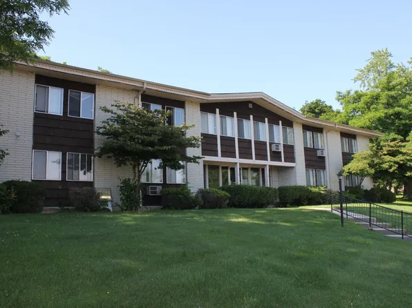 703coll, 703 Collins St APT 9, Plymouth, WI 53073