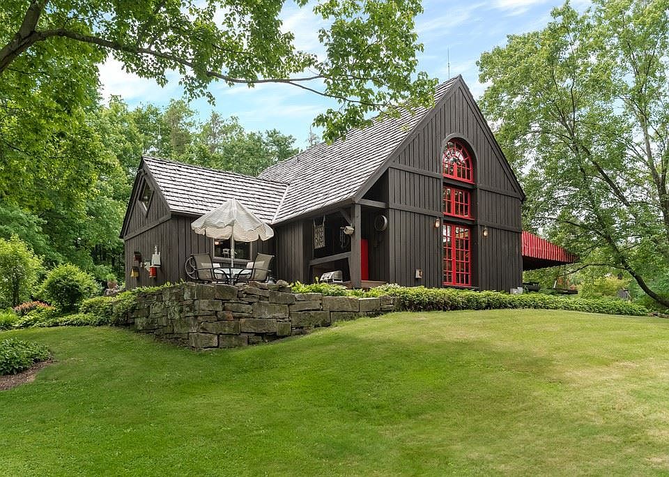 1st image of 829 Rockdale Rd