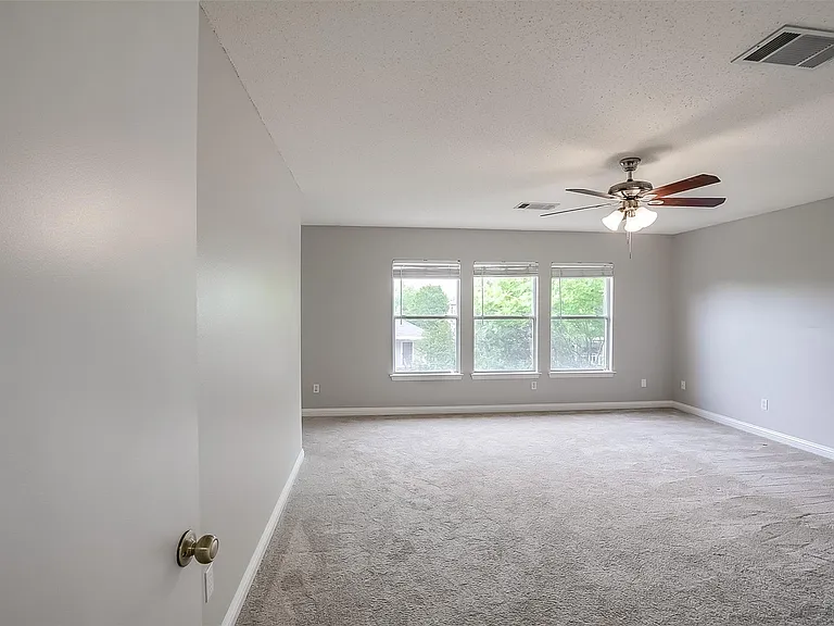 2504 Byfield Dr — Photo 19