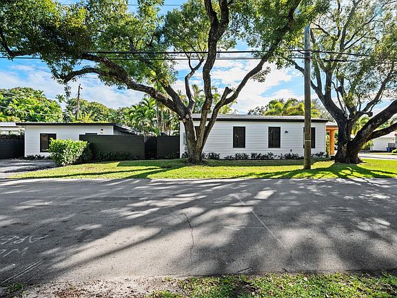 3rd image of 648 NE 16th Terrace