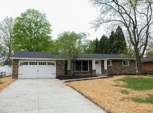 2305 Hoffman Dr, Cuyahoga Falls, OH 44223
