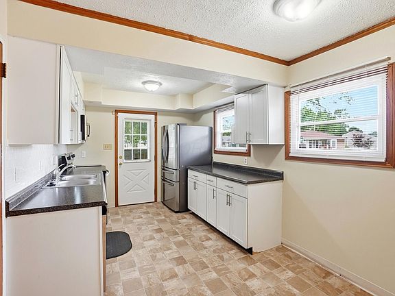 5th image of 4829 McAllister Ave