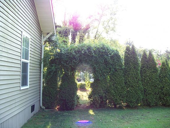 4th image of 144 Carroll St N