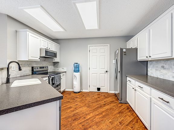3rd image of 2374 Westmere Dr