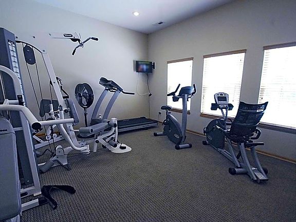 4th image of 251 NE Adams Dairy Pkwy #255