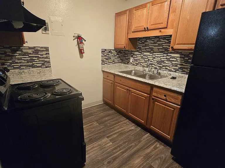Murray Hill Apartments — Photo 13