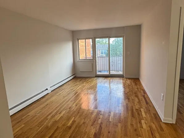 7515 Caldwell Ave #3L, Middle Village, NY 11379