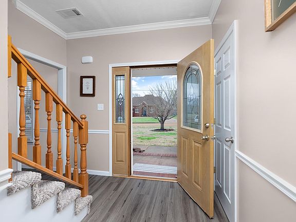 4th image of 136 Windy Oaks Dr