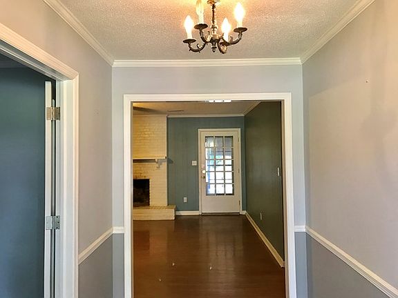 2nd image of 145 Creekwood Cir