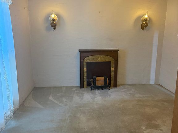 Den with built in sconces
