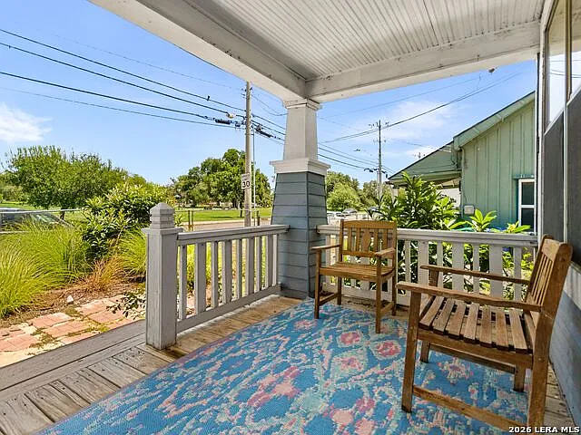 2213 N Flores St — Photo 34