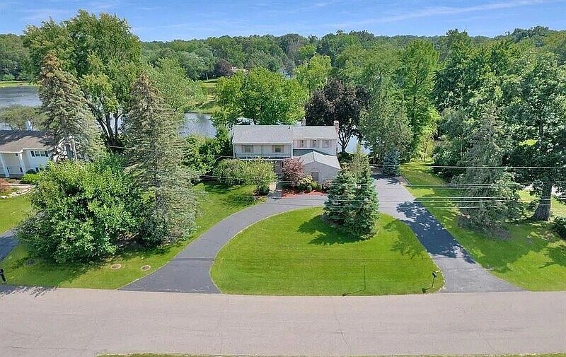 1st image of 2707 Lake Charnwood Dr