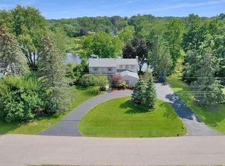 2707 Lake Charnwood Dr, Troy, MI