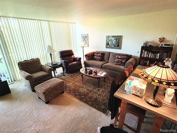 3rd image of 1339 Nicolet Pl