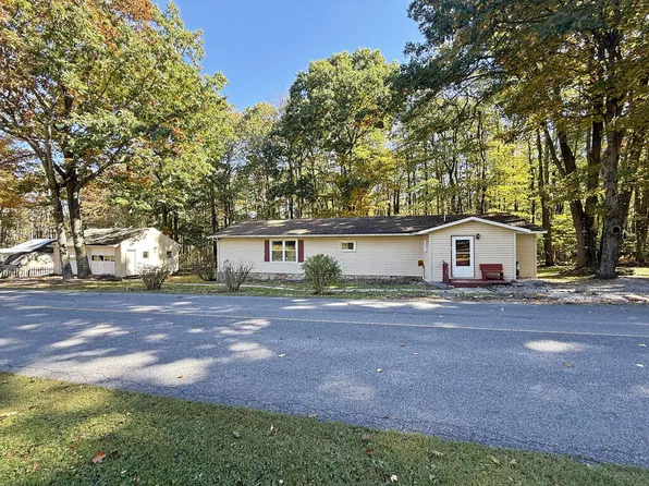 1227 Mount Carmel Dr, Windber, PA 15963