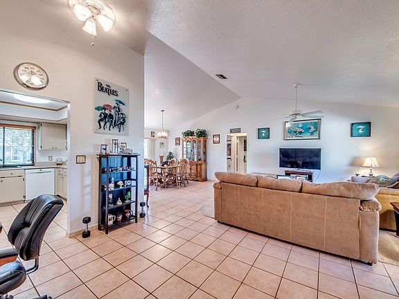 5th image of 513 SE 9th Pl