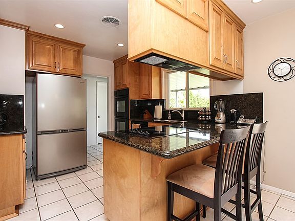 5th image of 954 W Bonnie Brae Ct