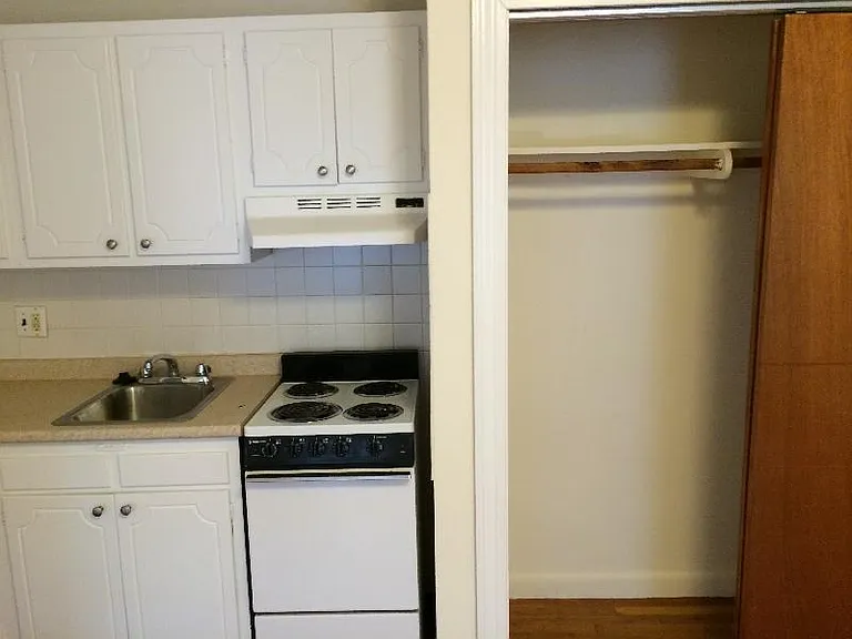 160 N Beacon St #1A — Photo 2
