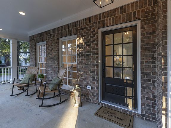 3rd image of 300 Starling Ln