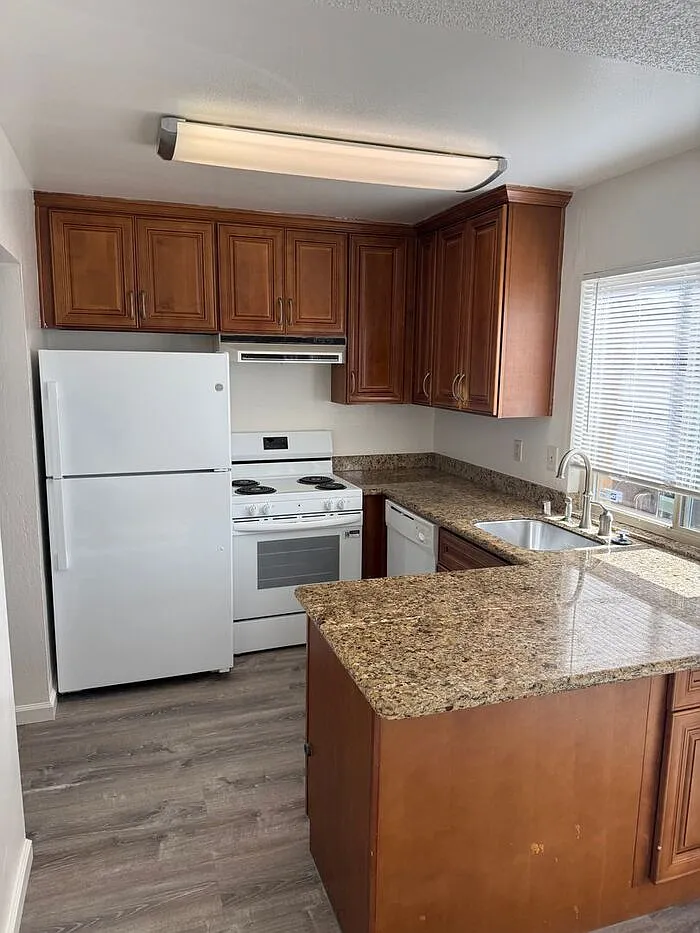 3 bed, 1.5 bath, 1254 sqft, $3,195 — Photo 3