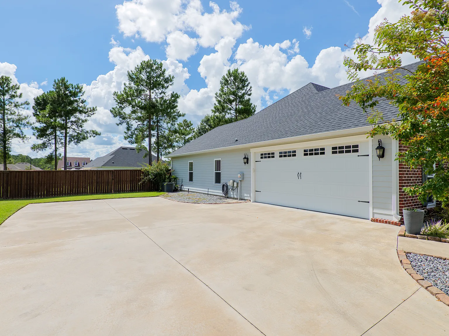 4 bed, 2117 sqft, $2,400 — Photo 4