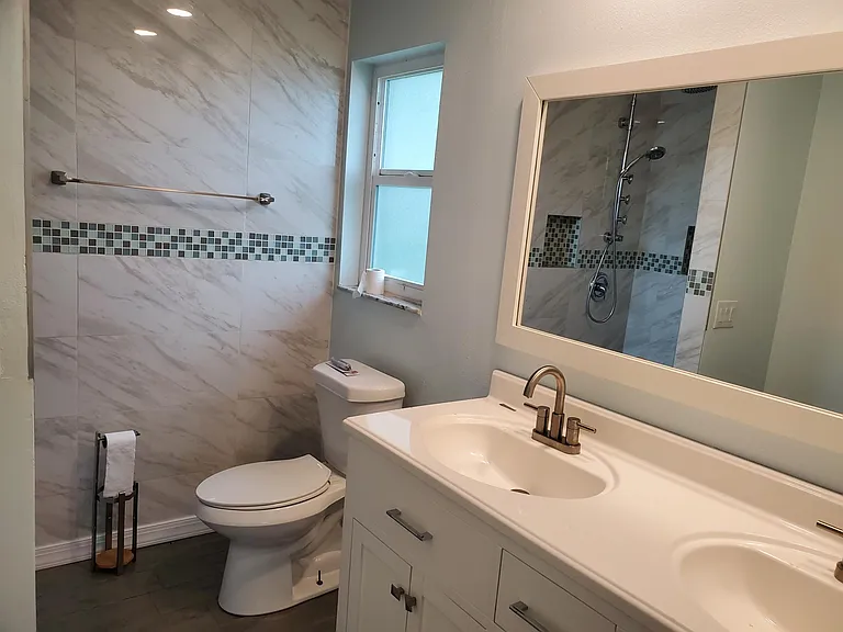 549 La Gorce Dr — Photo 30