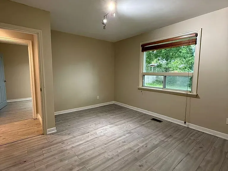 47 Beaverton Rd S — Photo 6