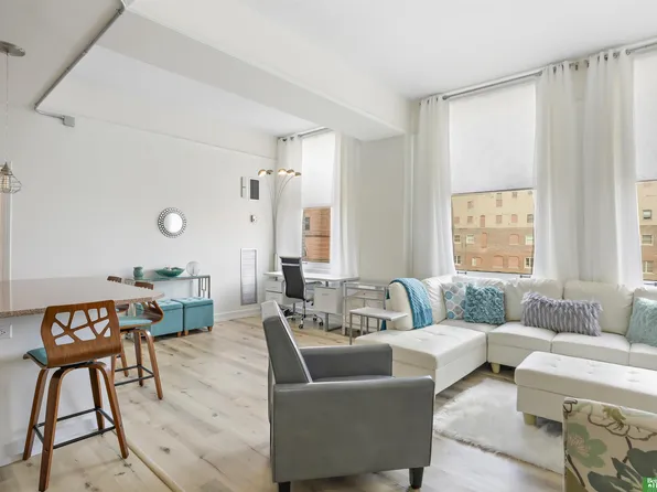 300 S 16th St #906, Omaha, NE 68102