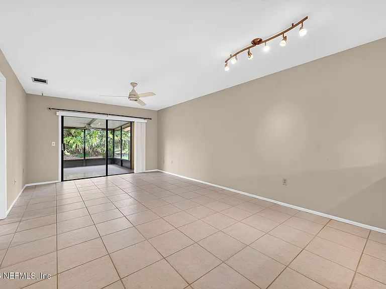 838 Lawnwood Ave NE — Photo 9