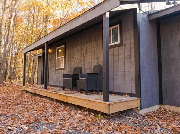 156 Murphy Cir, Bushkill, PA 18324