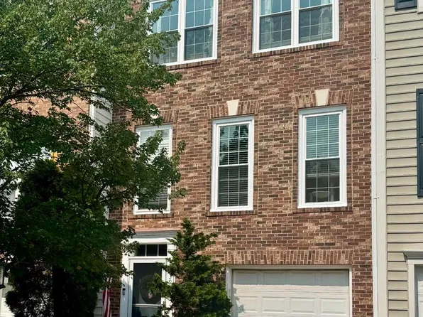 5439 Summer Leaf Ln, Alexandria, VA 22312