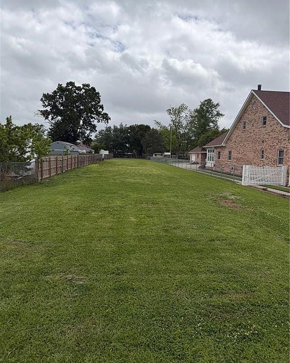 1st image of Pine St