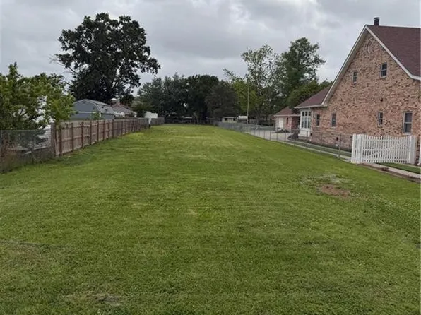 Pine St, Metairie, LA 70005